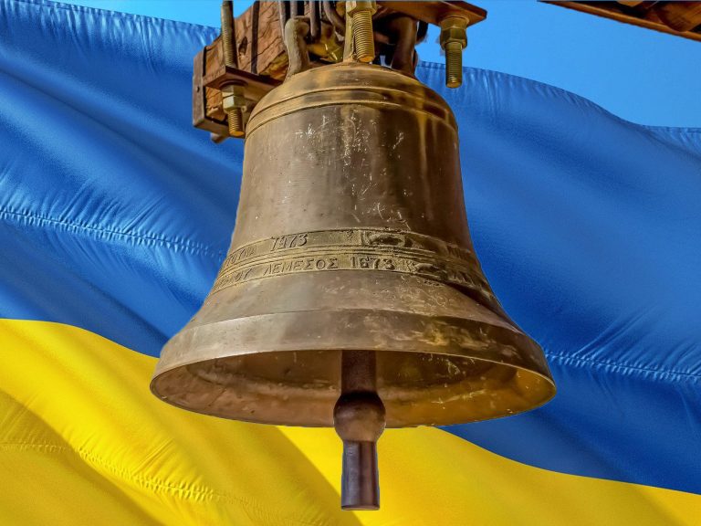 Glocke läutet für den Frieden in der Ukraine